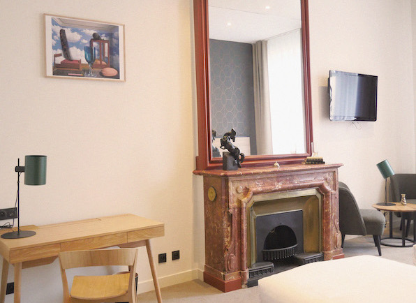 photo d'une chambre avec cheminée dans l'hôtel 4 étoiles à Lyon Le Phénix