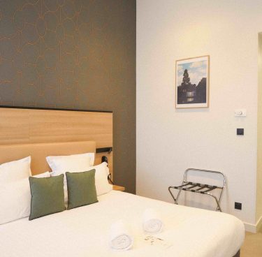 photo d'un lit dans une chambre de notre hôtel 4 étoiles à Lyon Le Phénix