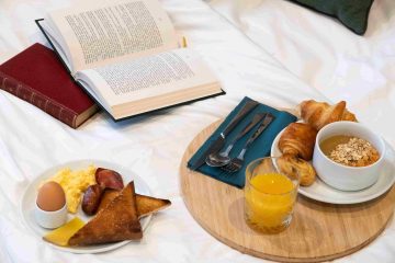 photo d'un petit déjeuner pris en chambre au Phénix Hotel