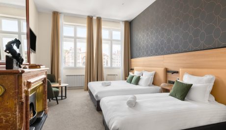 Une chambre triple de l'hôtel Phenix